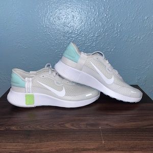 NWOT Women’s Nike Reposto 72 Sneakers Size 10